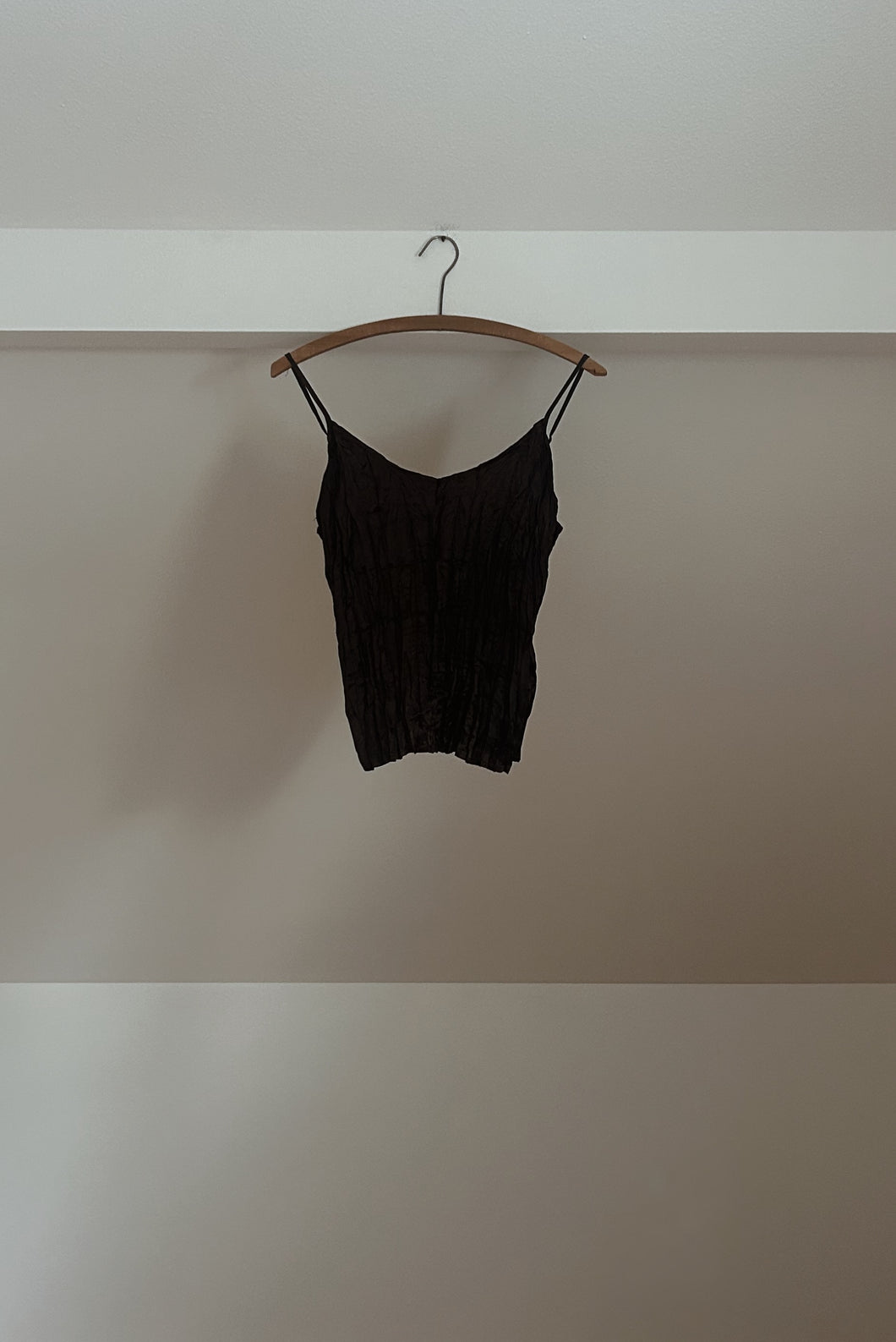 1990's CHOCOLATE CRINKLE SATIN CAMISOLE | SIZE S/M