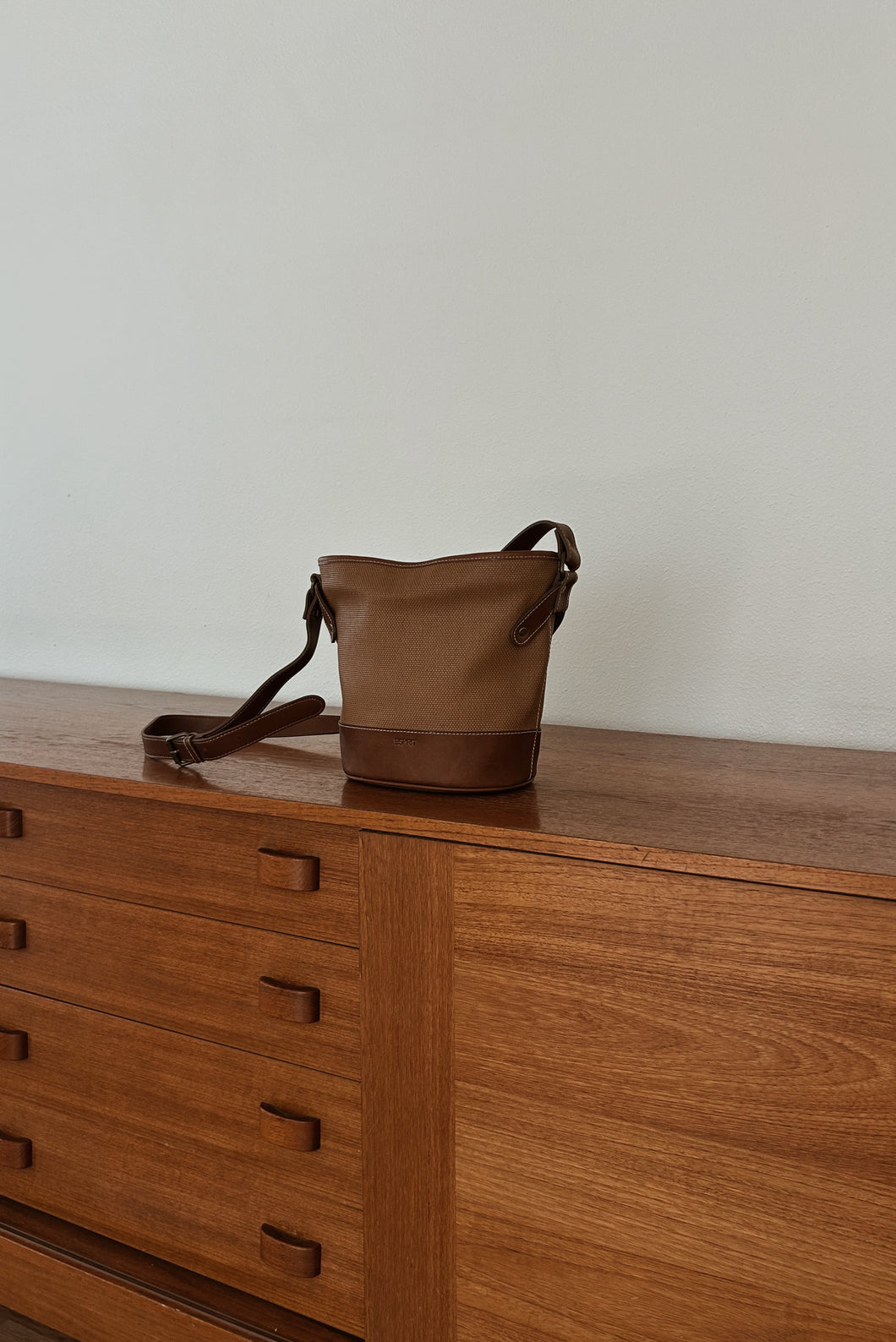 1990's ESPRIT CARAMEL FAUX LEATHER BUCKET BAG | 10