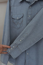 1980's WRANGLER CHAMBRAY WESTERN SNAP BUTTON SHIRT | SIZE M