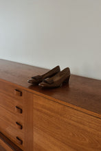 1960's MOD ALLIGATOR CALF BUCKLED PUMPS | SIZE 8.5