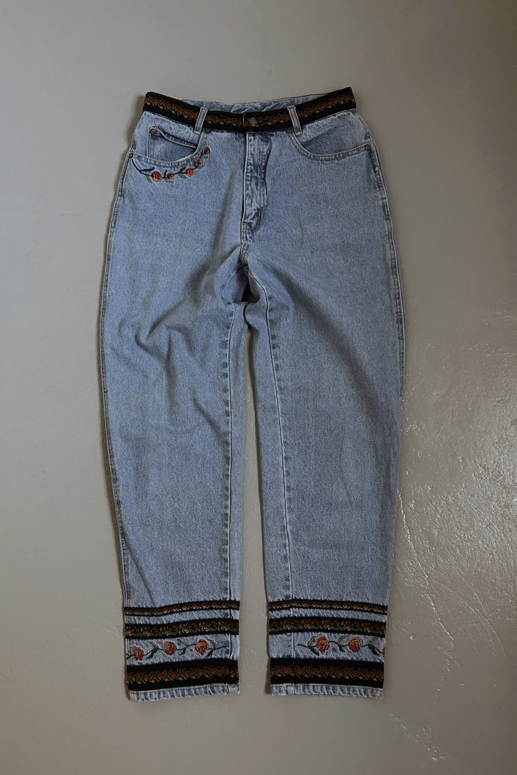 1990's EMBROIDERED FLORAL TRIM MOM DENIM | SIZE 29