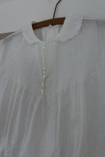 1940's PIN TUCK TISSUE COTTON BUTTON BLOUSE | SIZE S/M