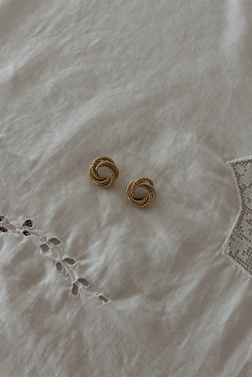 1980's GOLD FILL KNOT POSTS | 2 CM