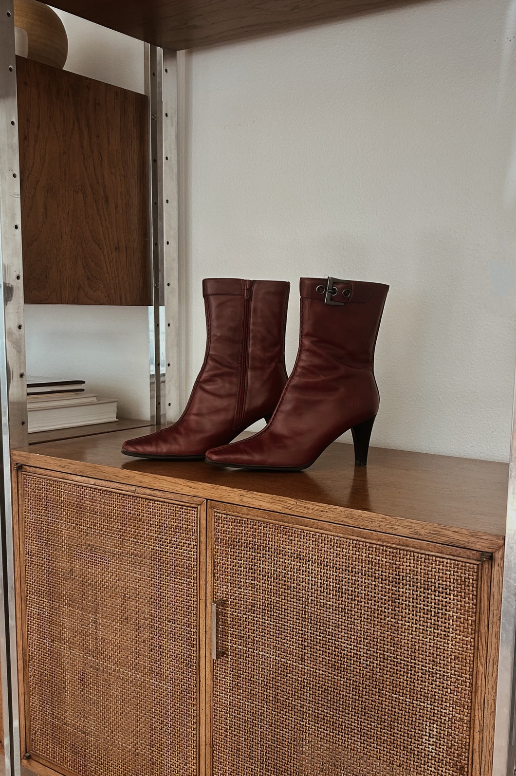 Y2K OXBLOOD STITCHED LEATHER HEELED BOOTS | SIZE 7