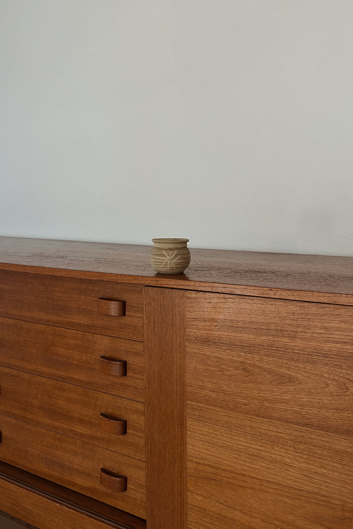 MID CENTURY CLAY CERAMIC PLANTER / JAR