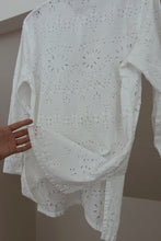 1990's / Y2K PURE COTTON EYELET BUTTON BLOUSE | SIZE S