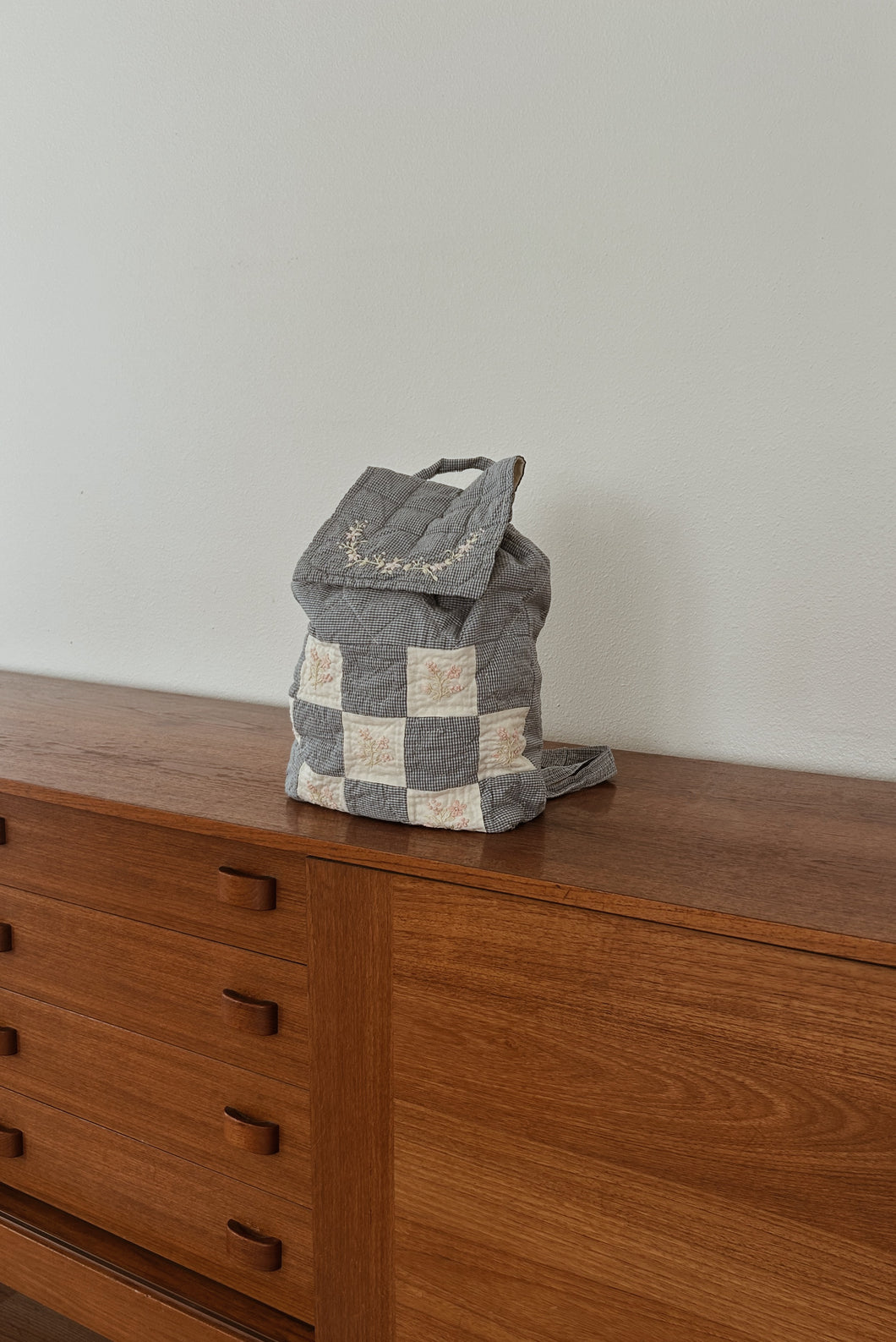 1990's EMBROIDERED QUILTED COTTAGE BACKPACK