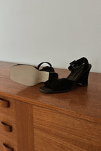 1990's BANDOLINO VENGA BLACK SUEDE WEDGES | SIZE 7
