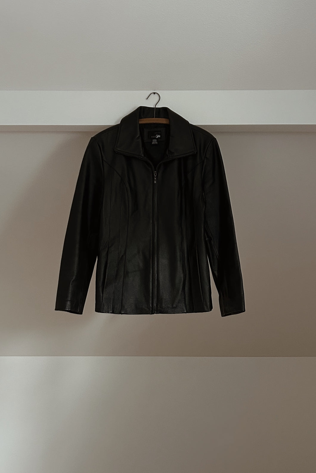 Y2K BLACK PIECED LEATHER JACKET | SIZE M/L