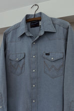 1980's WRANGLER CHAMBRAY WESTERN SNAP BUTTON SHIRT | SIZE M