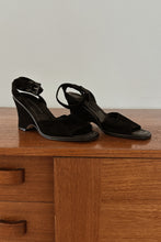 1990's BANDOLINO VENGA BLACK SUEDE WEDGES | SIZE 7