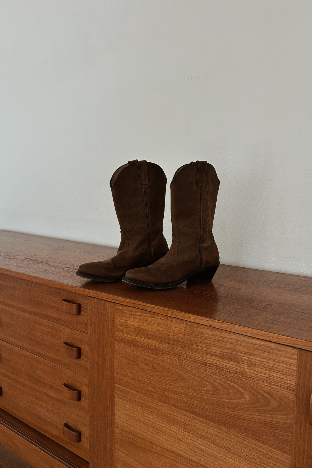 1990's DURANGO CHOCOLATE LEATHER COWBOY BOOTS | SIZE 8