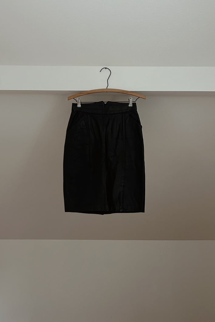 1980's BLACK LEATHER MINI SKIRT | SIZE XS/S
