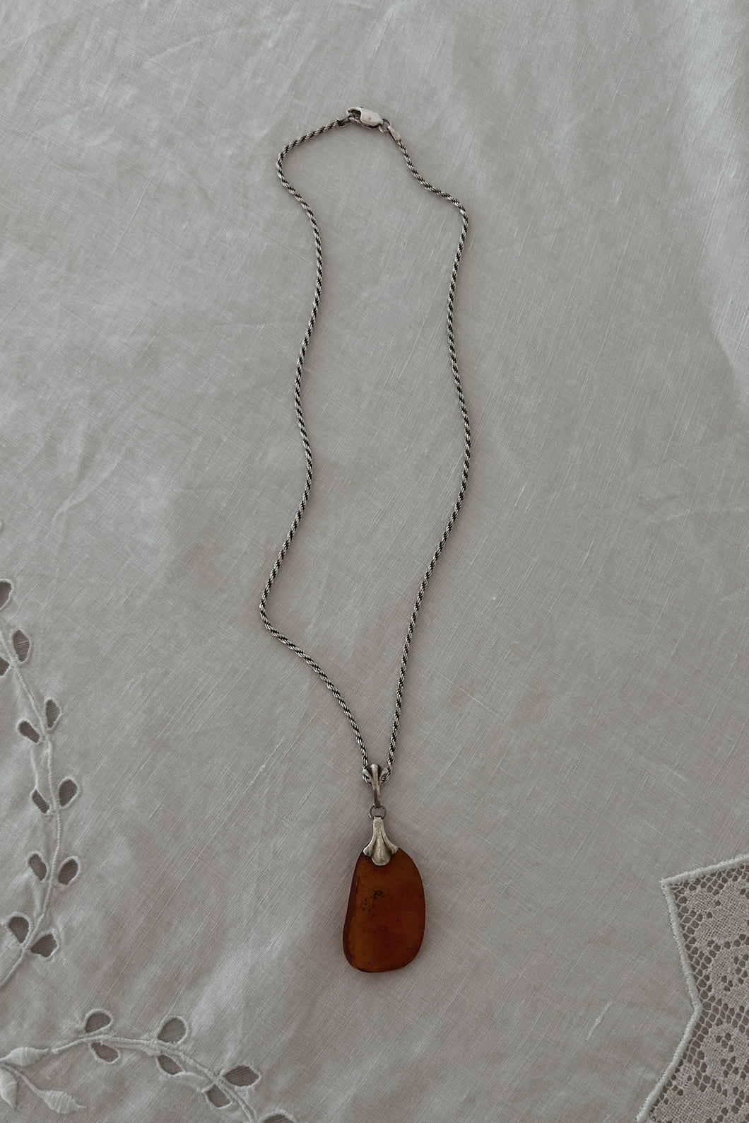 1970's STERLING + AMBER PENDANT ON 925 STERLING SILVER TWIST CHAIN