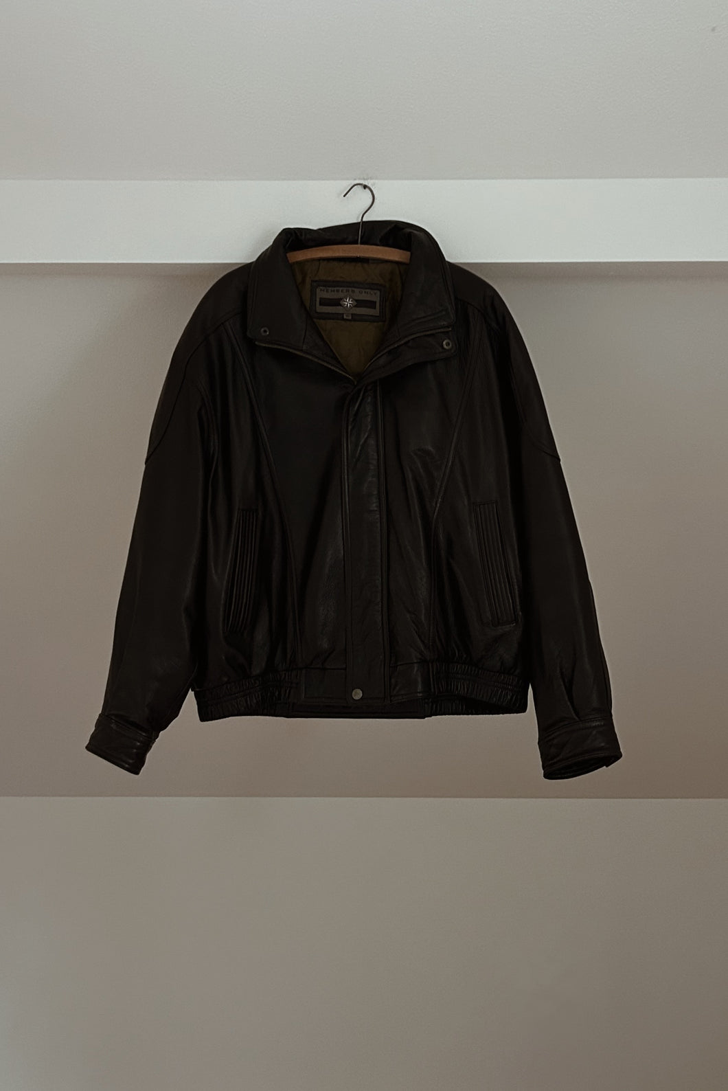 1990's CHOCOLATE LEATHER MEMBERS ONLY BOMBER | SIZE XL