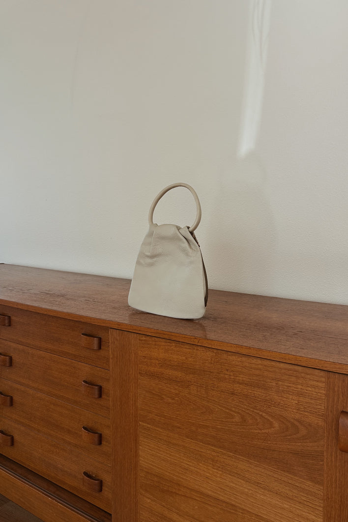 1960's MOD CREAM LEATHER CLUTCH HANDBAG