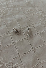 1980's SILVER PLATE SHELL POSTS