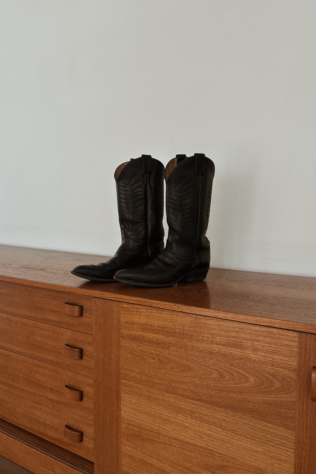 1990's JUSTIN BLACK LEATHER COWBOY BOOTS | SIZE 10