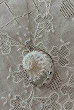 1980's LARGE STERLING WRAPPED SHELL PENDANT ON 925 STERLING CUBE CHAIN