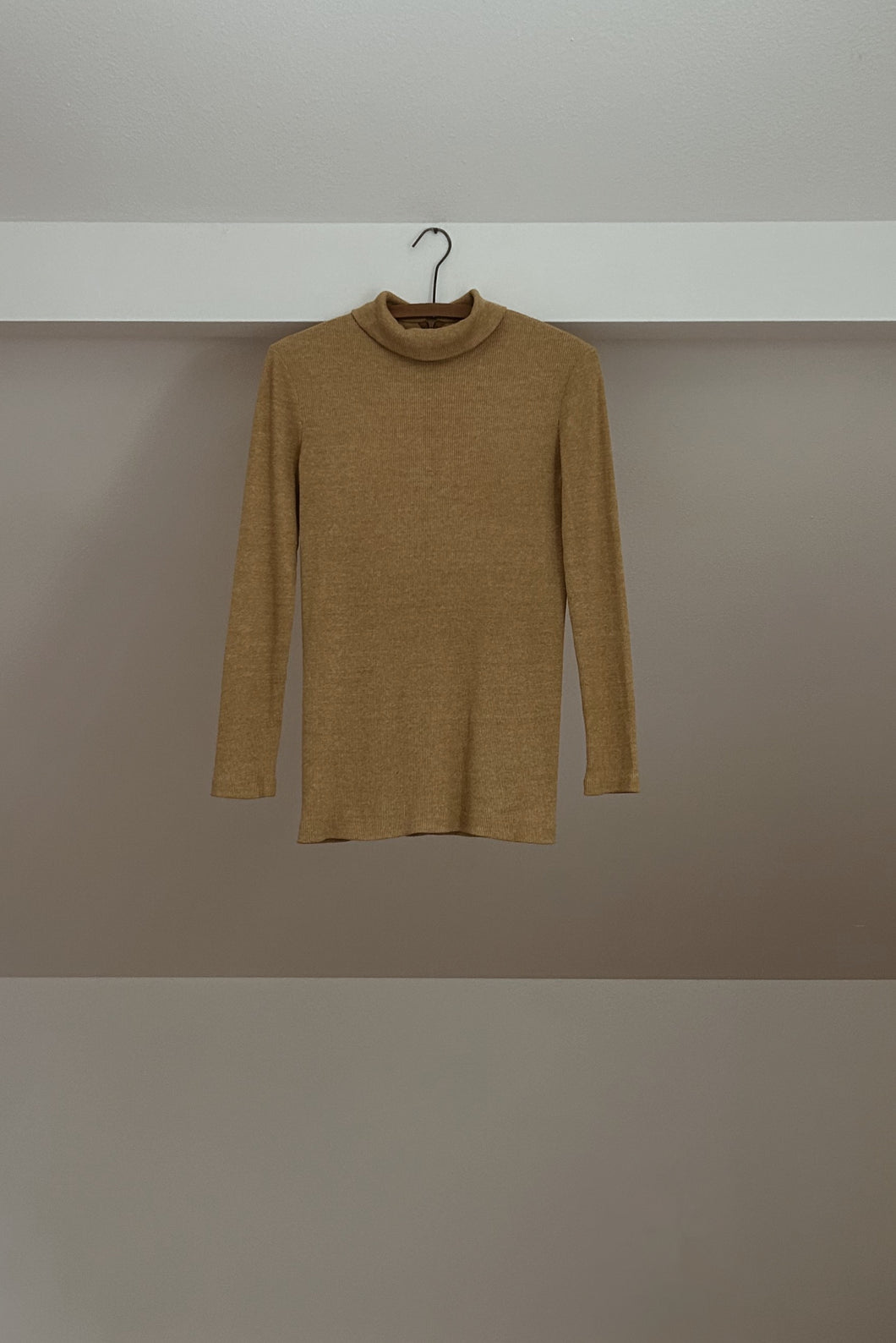 1970's CAMEL RIB KNIT SINGLE STITCH TURTLENECK | SIZE M