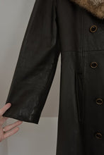 1960's MOD BLACK LEATHER TRENCH COAT | FUR COLLAR | SIZE S/M