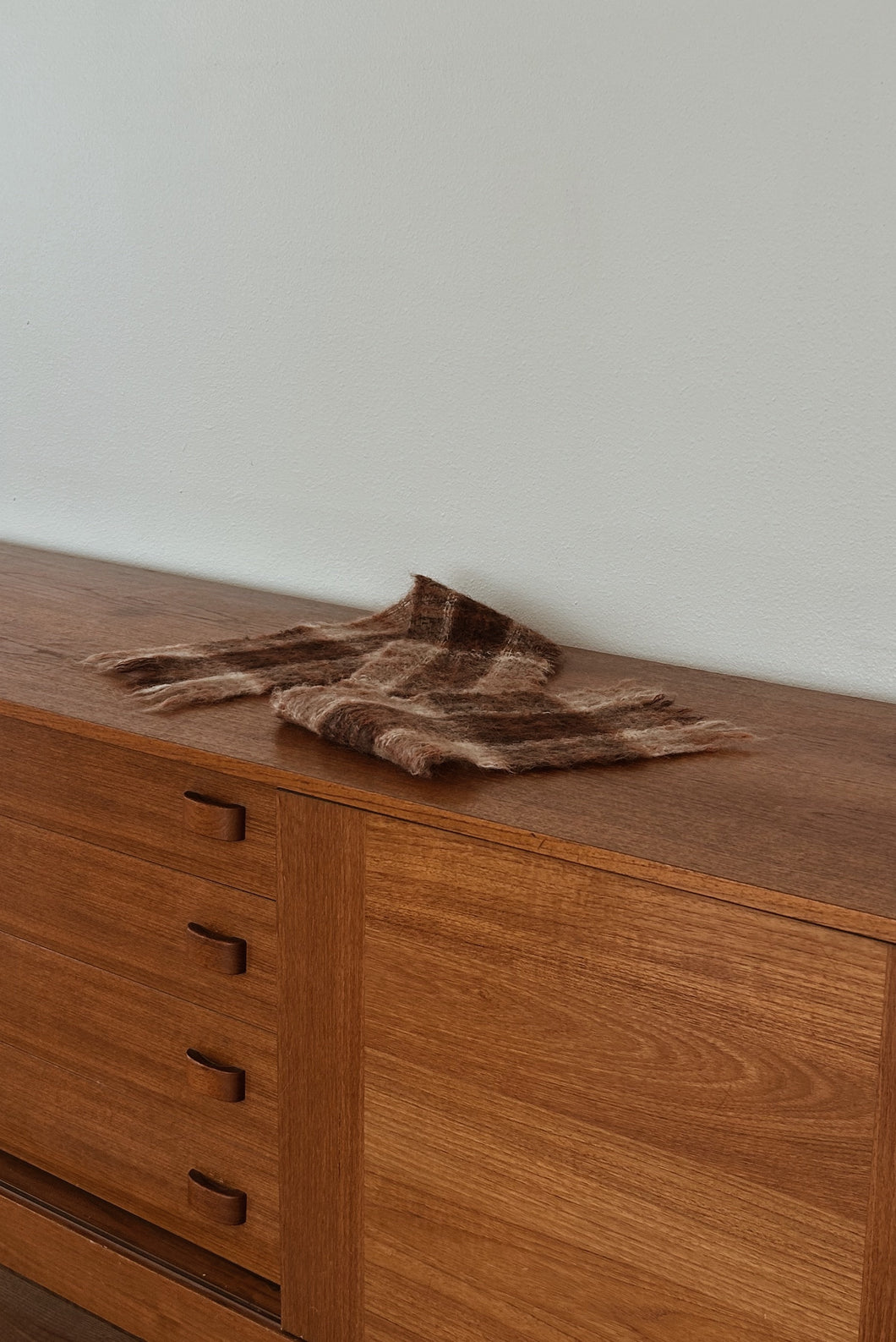 1950's WOVEN MOHAIR FRINGE SCARF | 43