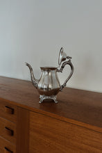 MID CENTURY ONEIDA SILVER PLATED COFFEE POT