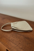 1960's MOD CREAM LEATHER CLUTCH HANDBAG