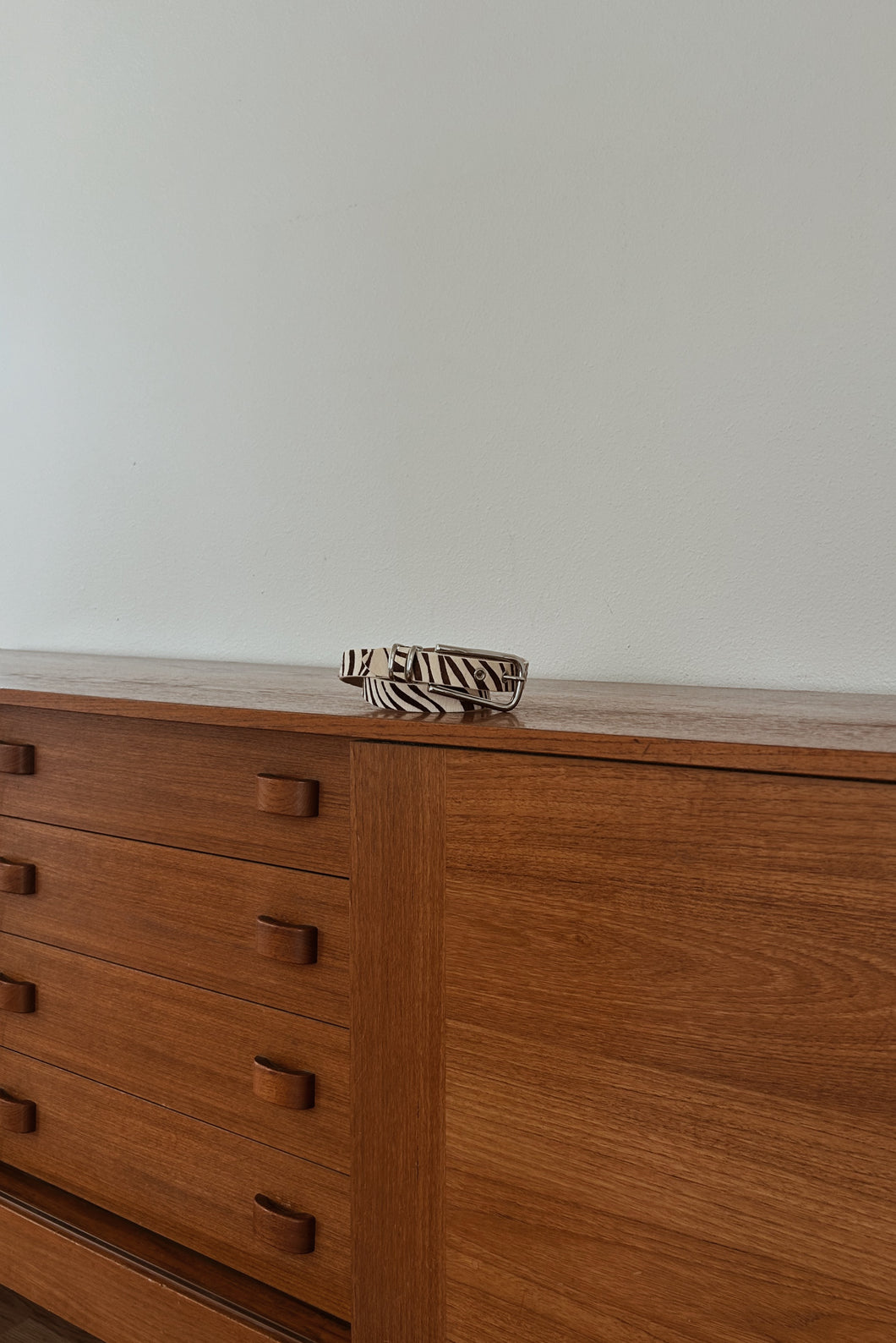 Y2K ZEBRA PONY HAIR BELT | SIZE S