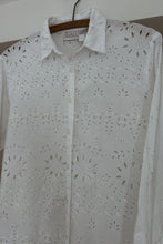 1990's / Y2K PURE COTTON EYELET BUTTON BLOUSE | SIZE S