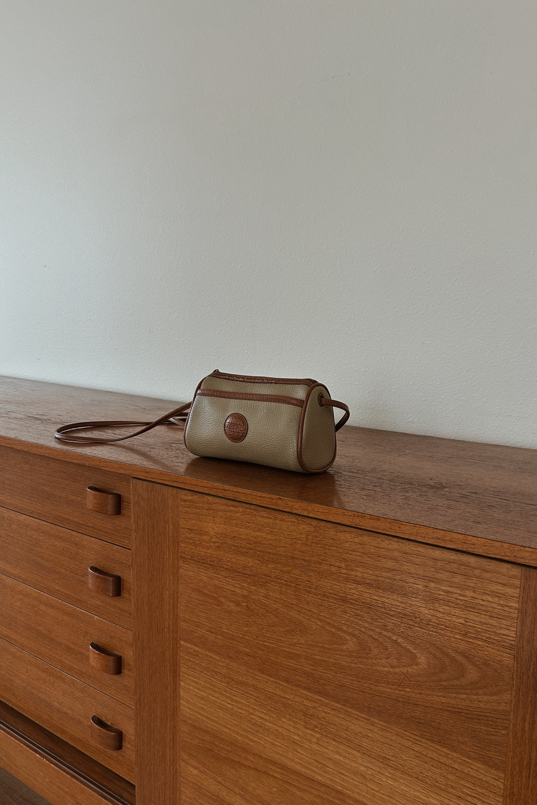 1990's METRO FAUX LEATHER BULLET BAG