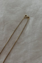 1980's GOLD PLATED SEAHORSE PENDANT ON GOLD VERMEIL CUBE CHAIN