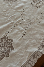 1940's LARGE EMBROIDERED ROUND LINEN TABLECLOTH | 62" DIAMETER
