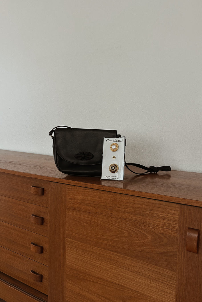 1980's BLACK FAUX LEATHER BAG | CHANGEABLE CLASP