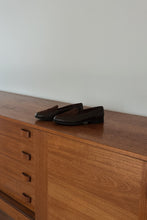 1990's TWO TONE CHOCOLATE LEATHER + SUEDE LOAFERS | SIZE 6