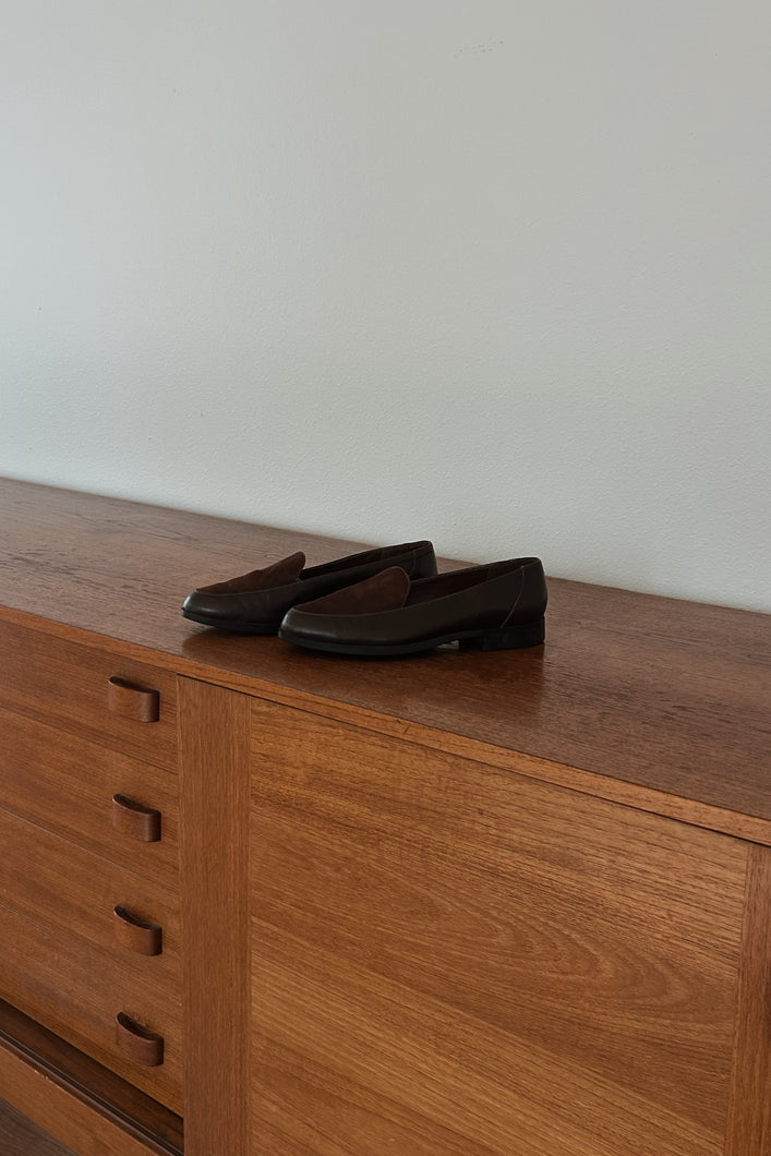 1990's TWO TONE CHOCOLATE LEATHER + SUEDE LOAFERS | SIZE 6