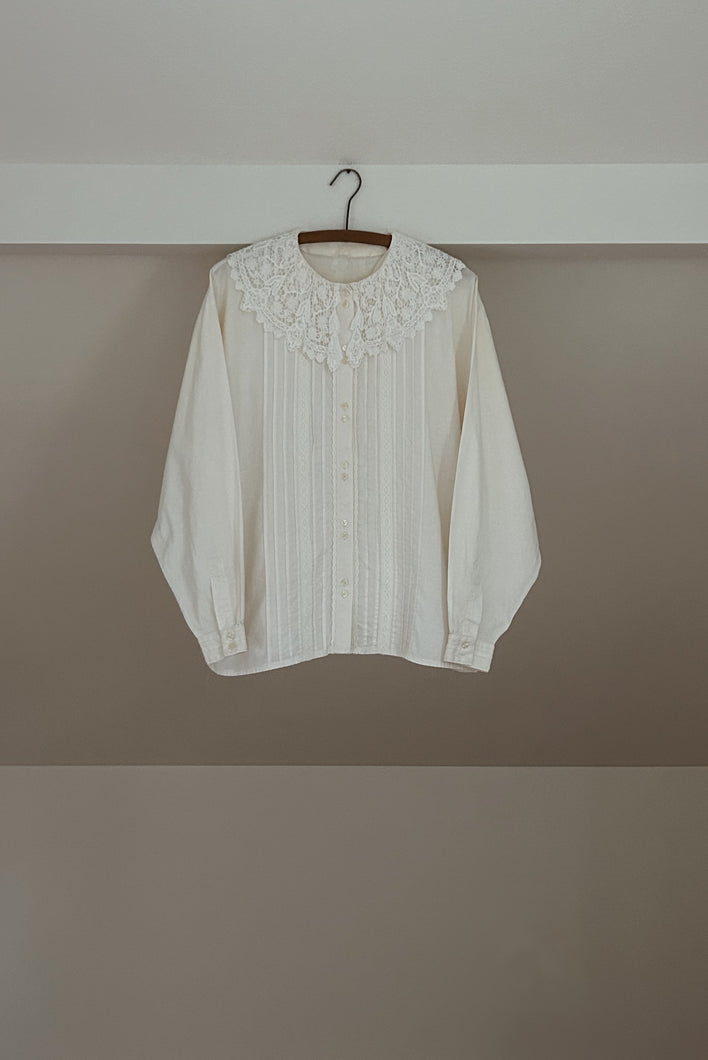1980's VICTORIAN STYLE PLEATED LACE BUTTON BLOUSE | SIZE M