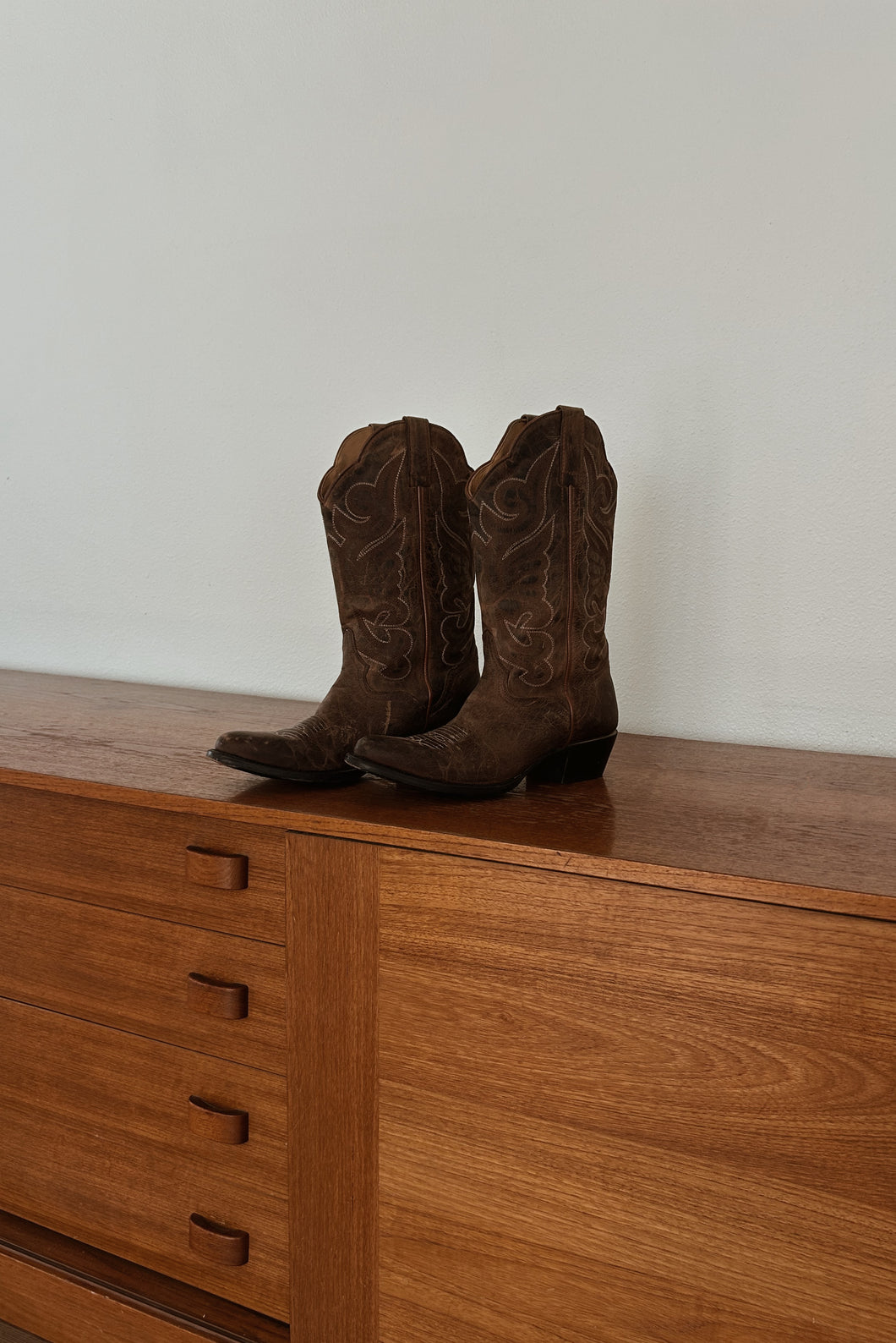 1990's J B DILLON WESTERN GOAT LEATHER COWBOY BOOTS | SIZE 9