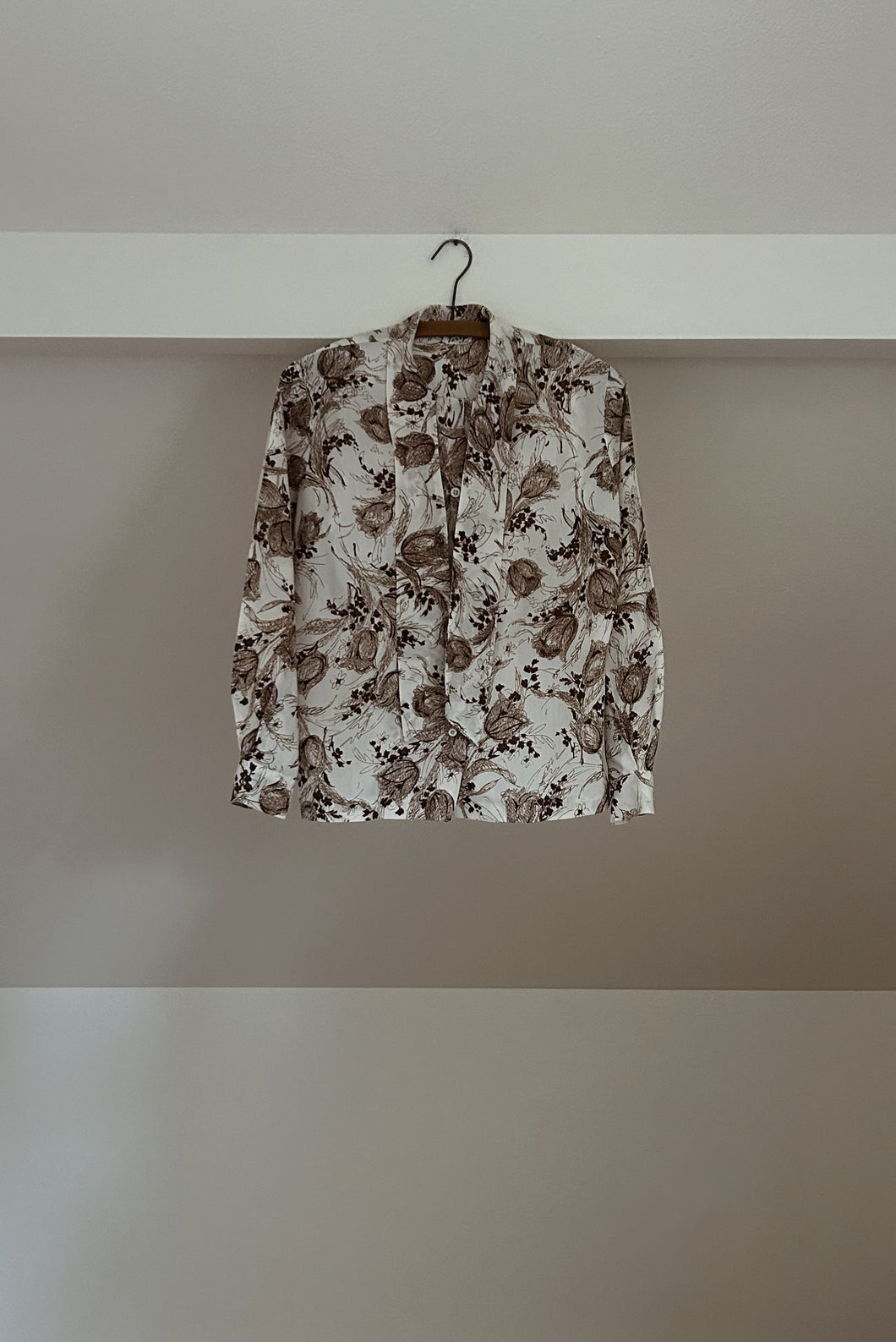 1970's PUSSY BOW CHOCOLATE TULIP BLOUSE | SIZE M