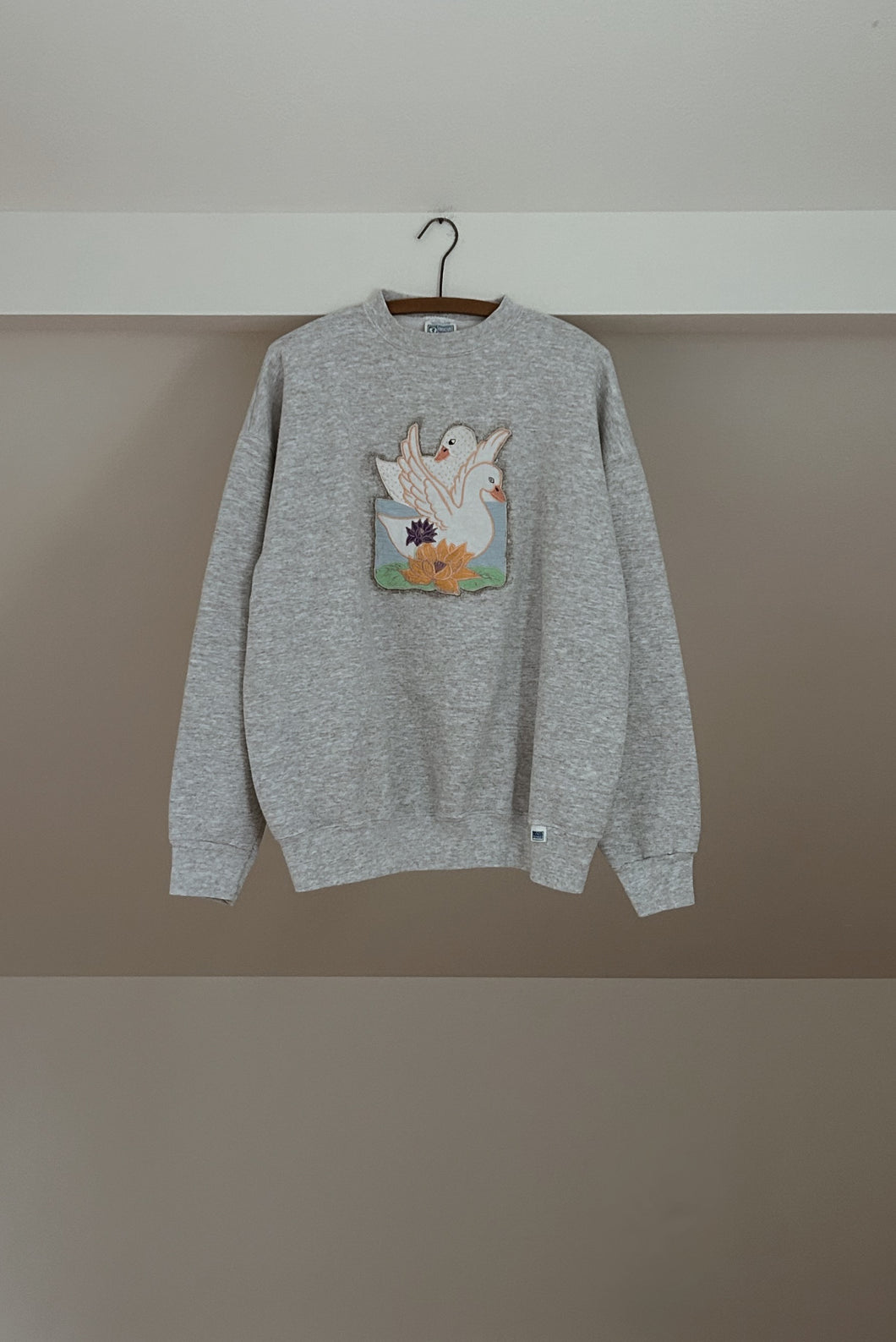 1990's SWAN EMBROIDERED ART TEACHER RAGLAN | SIZE XL
