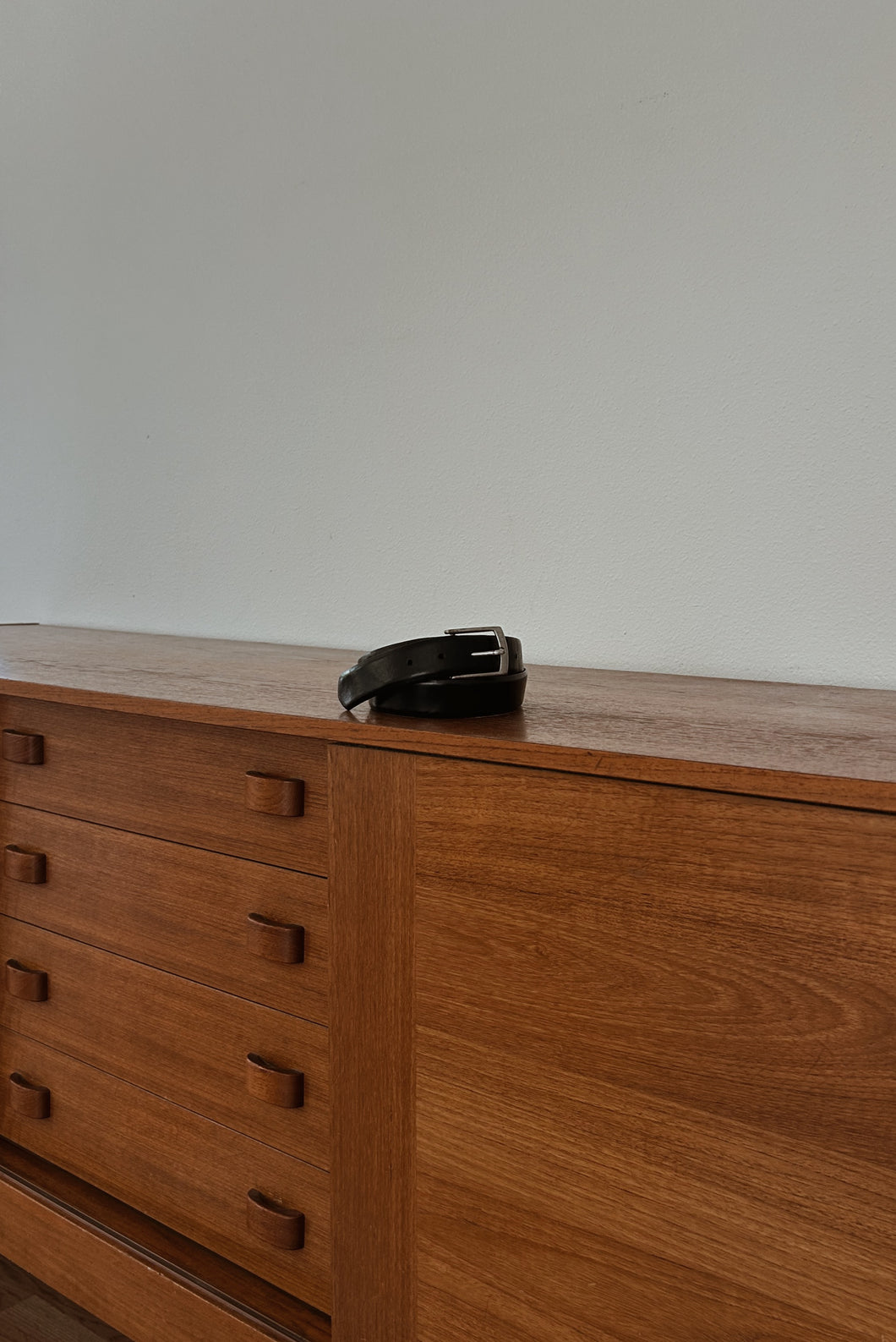 1990's BLACK LEATHER EDDIE BAUER BELT | SIZE M/L