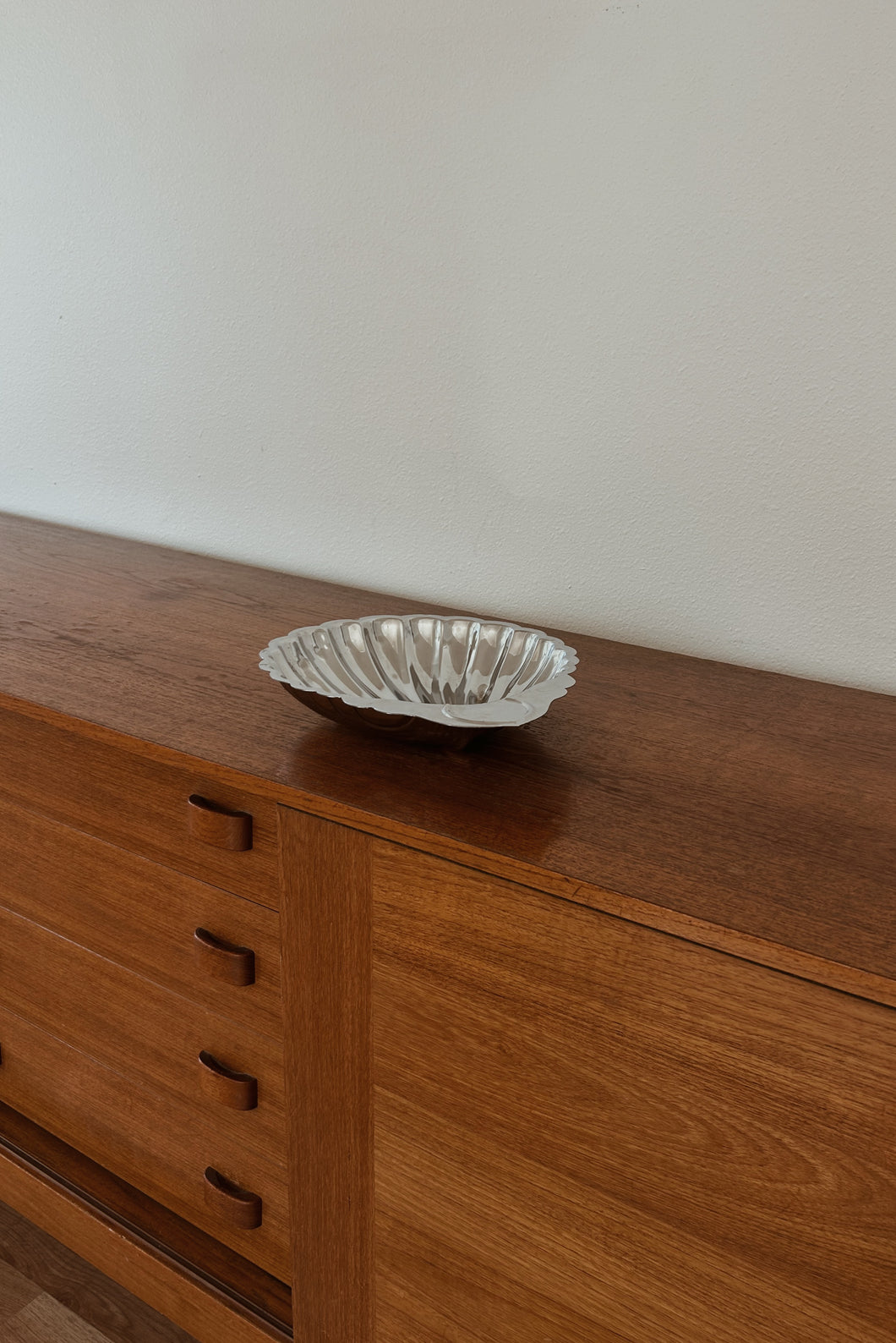 MID CENTURY SILVER SHELL DISH