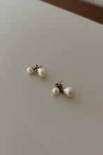 1970's FAUX PEARL DROP POSTS