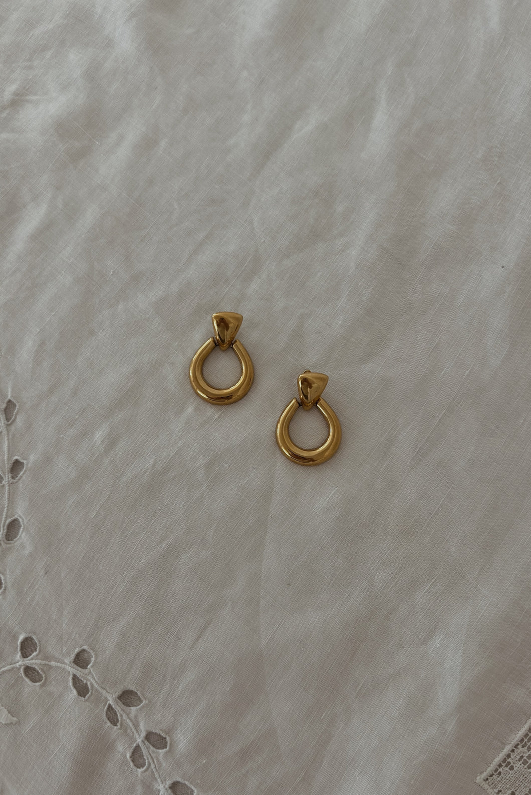 1980's MONET GOLD PLATE HINGE HOOP POSTS